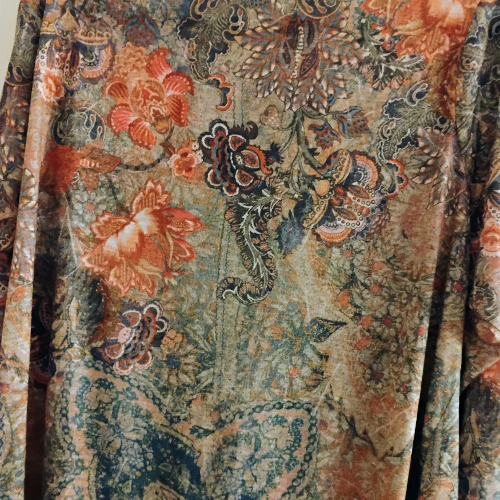 Women's Time & Tru Plus Size Floral Top - Picture 2 of 4